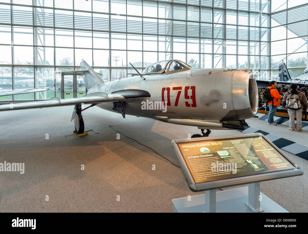 Ein Kampfflugzeug der 1950 Mikojan-Gurewitsch MiG-15, die große Galerie, Museum of Flight, Seattle, Washington, USA Stockfoto