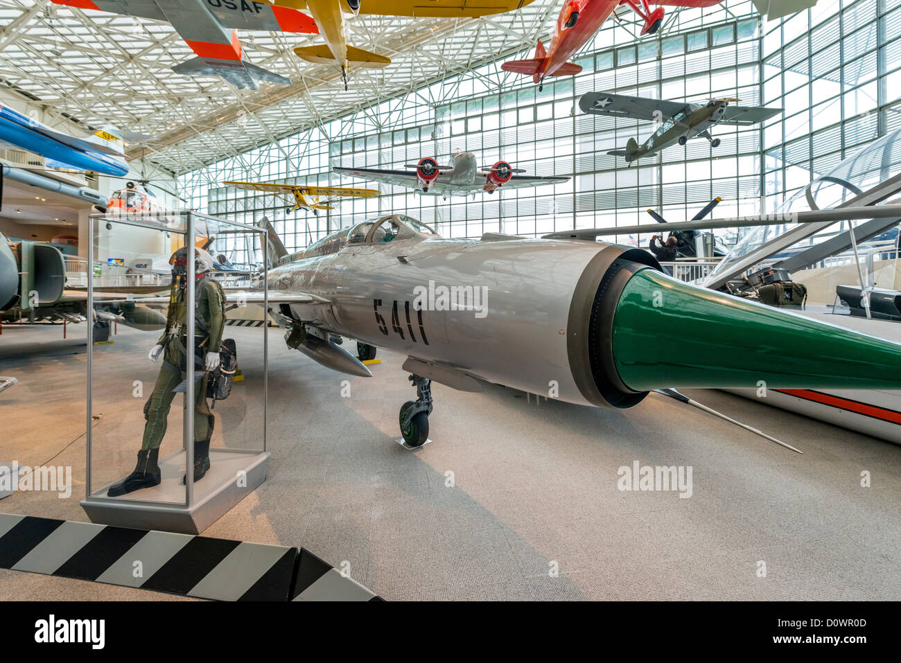 Ein Kampfflugzeug der 1967 Mikojan-Gurewitsch MiG-21 PFM, die große Galerie, Museum of Flight, Seattle, Washington, USA Stockfoto