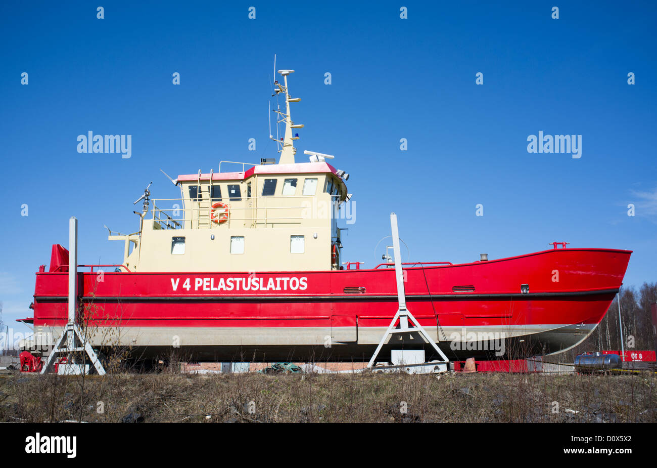 Feuerwehr-Meer Service Rettungsfahrzeug angedockt auf Schiff Wiege, Finnland Stockfoto