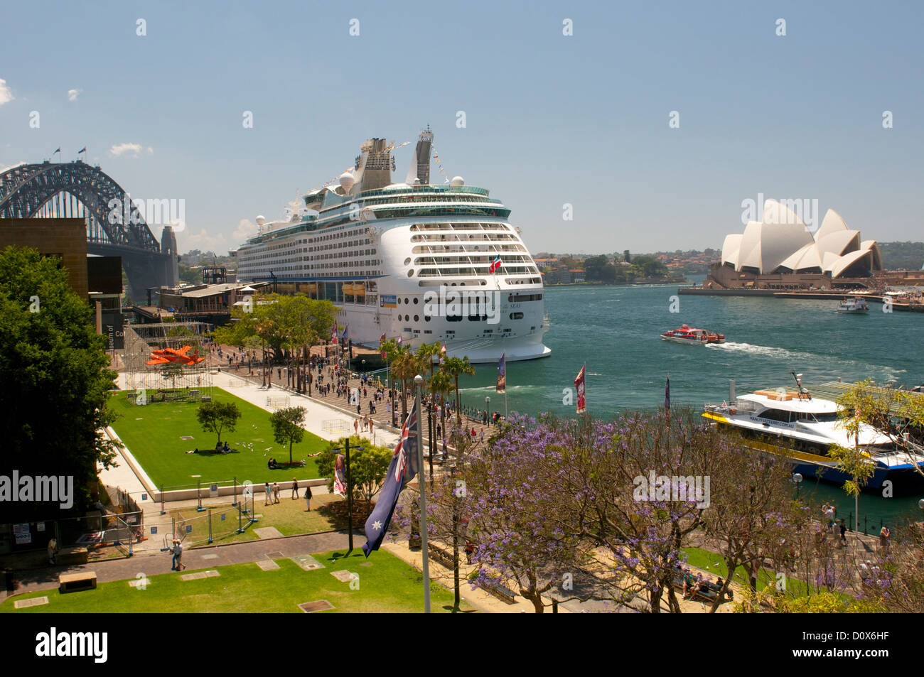 Kreuzfahrtschiff "Voyager of the Seas" festgemacht in Circular Quay Sydney Australia Stockfoto
