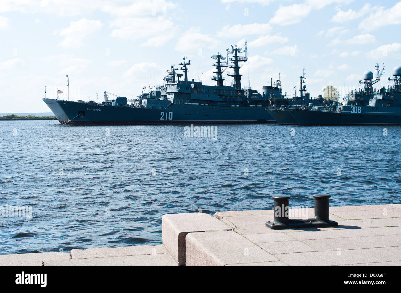 Russische Kriegsschiffe in Kronstadt, St-Petersburg Stockfoto