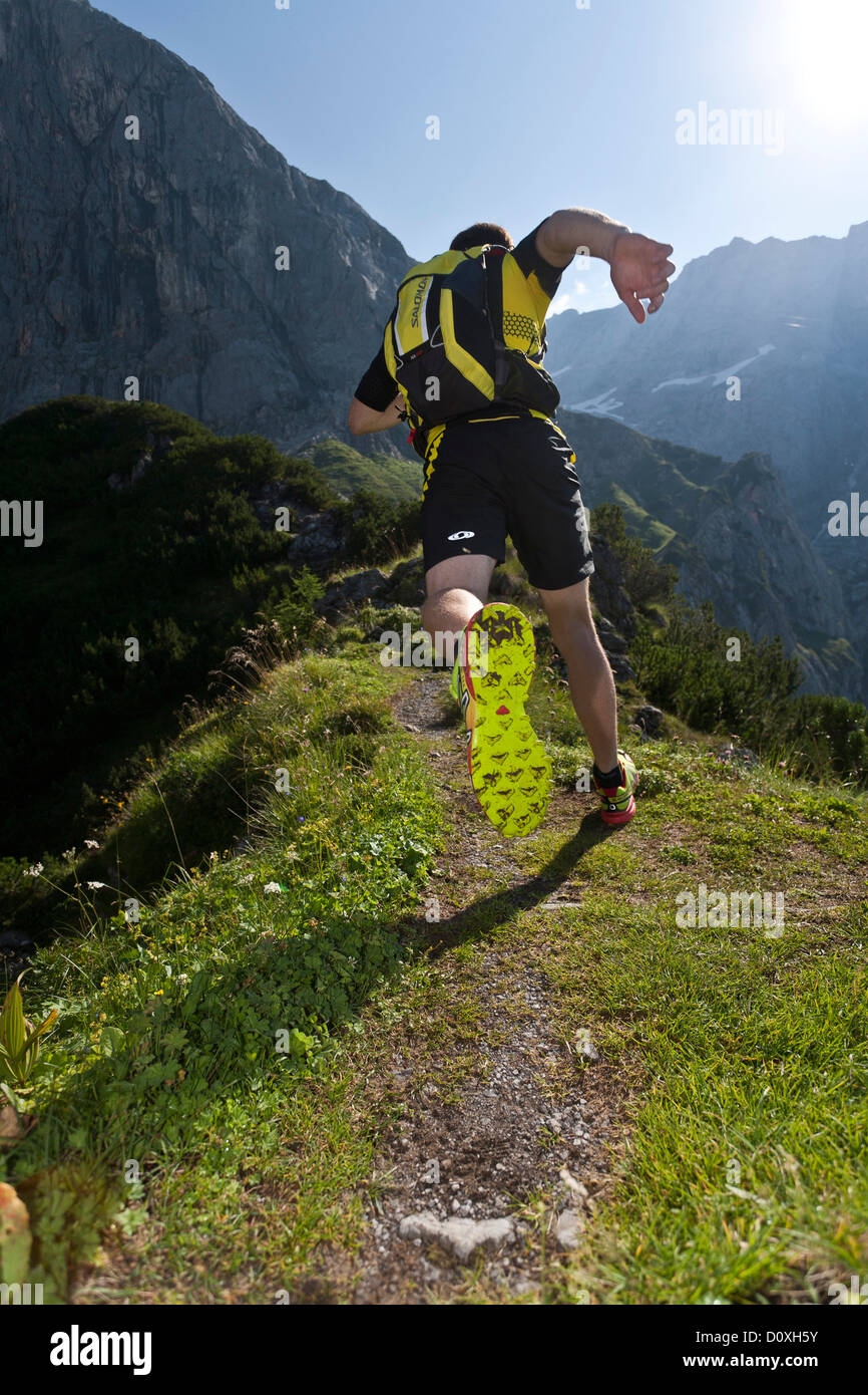 Trailrunning, Trail running, Trail, Ramsau, Dachstein, Steiermark, Österreich, Mann, Wiese, laufen, laufen gehen, Berge, Berg Stockfoto