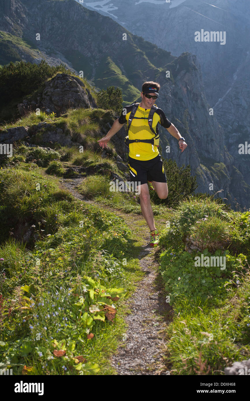 Trailrunning, Trail running, Trail, Ramsau, Dachstein, Steiermark, Österreich, Mann, Wiese, laufen, laufen gehen, Berge, Berg Stockfoto