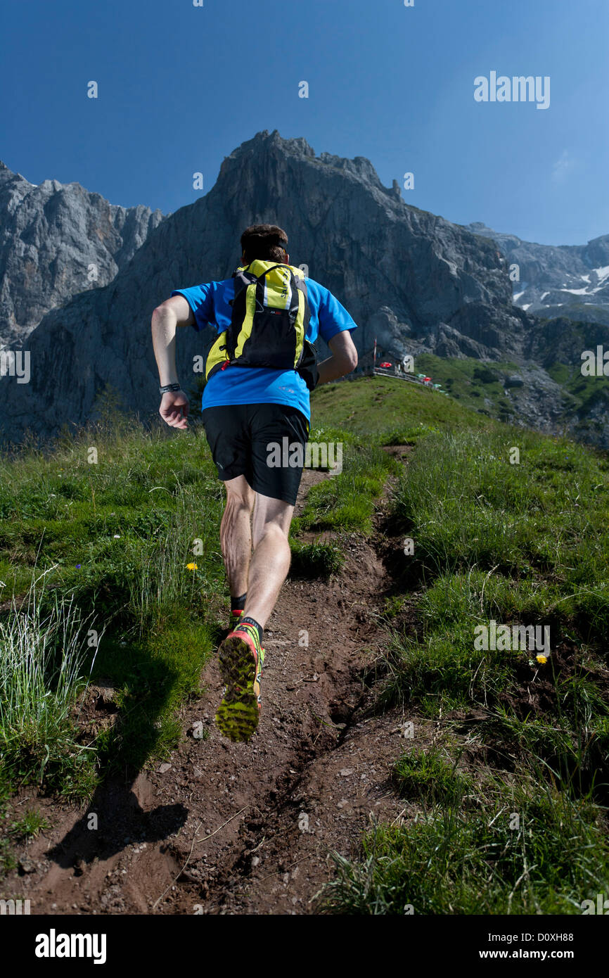 Trailrunning, Trail running, Trail, Ramsau, Dachstein, Steiermark, Österreich, Mann, steile, steile, laufen, gehen, laufen, Mountainbike Stockfoto