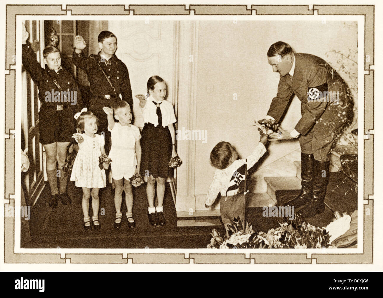 Hitler, Geburtstag, Kinder, Adolf Hitler, gratulieren, 50, jungen, uniform, Hitler-Jugend, Drittes Reich, Berlin, Deutschland, 1939 Stockfoto
