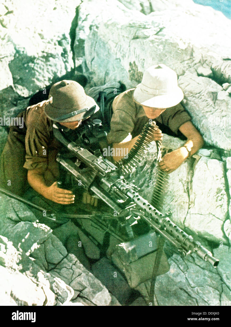 1942, Deutsche Afrika-Korps, MG, Maschinengewehr, Pistole, Crew, felsigen, Einlagerung, Wüste, Soldaten, afrikanische Kampagne, kämpfen, Rommel Stockfoto
