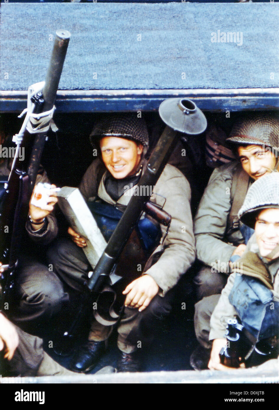 Operation Overlord Normandy American Rangers Mörser Bazooka Packung Lucky Strike Zigaretten Omaha Beach Frankreich Landungen Stockfoto