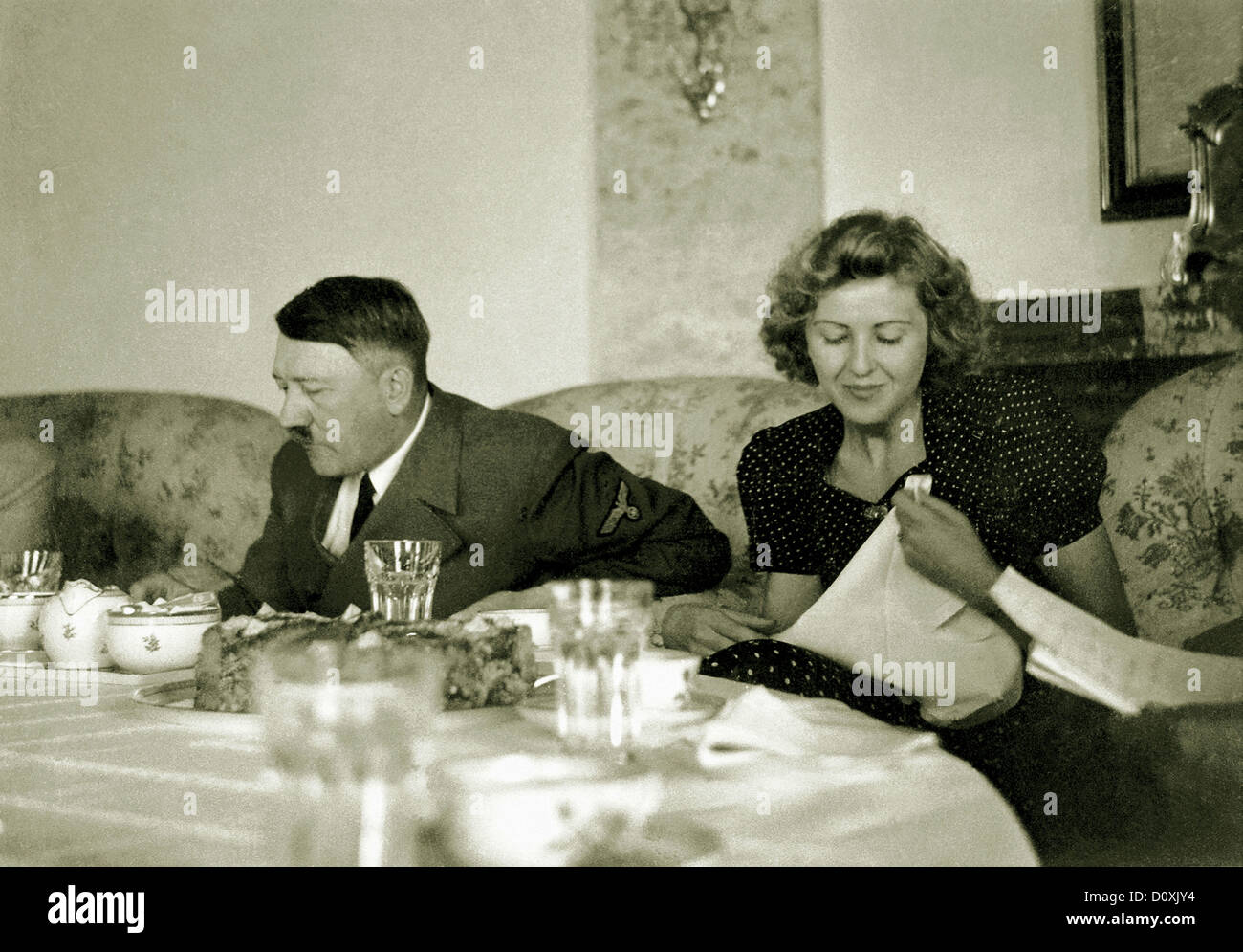 Adolf Hitler, Eva Braun, Braun, Mahlzeit, Teehaus, Moslahnerkopf, Berchtesgaden, Deutschland, 1942, Frau, Herrin, Adolf Hitler, Welt Stockfoto