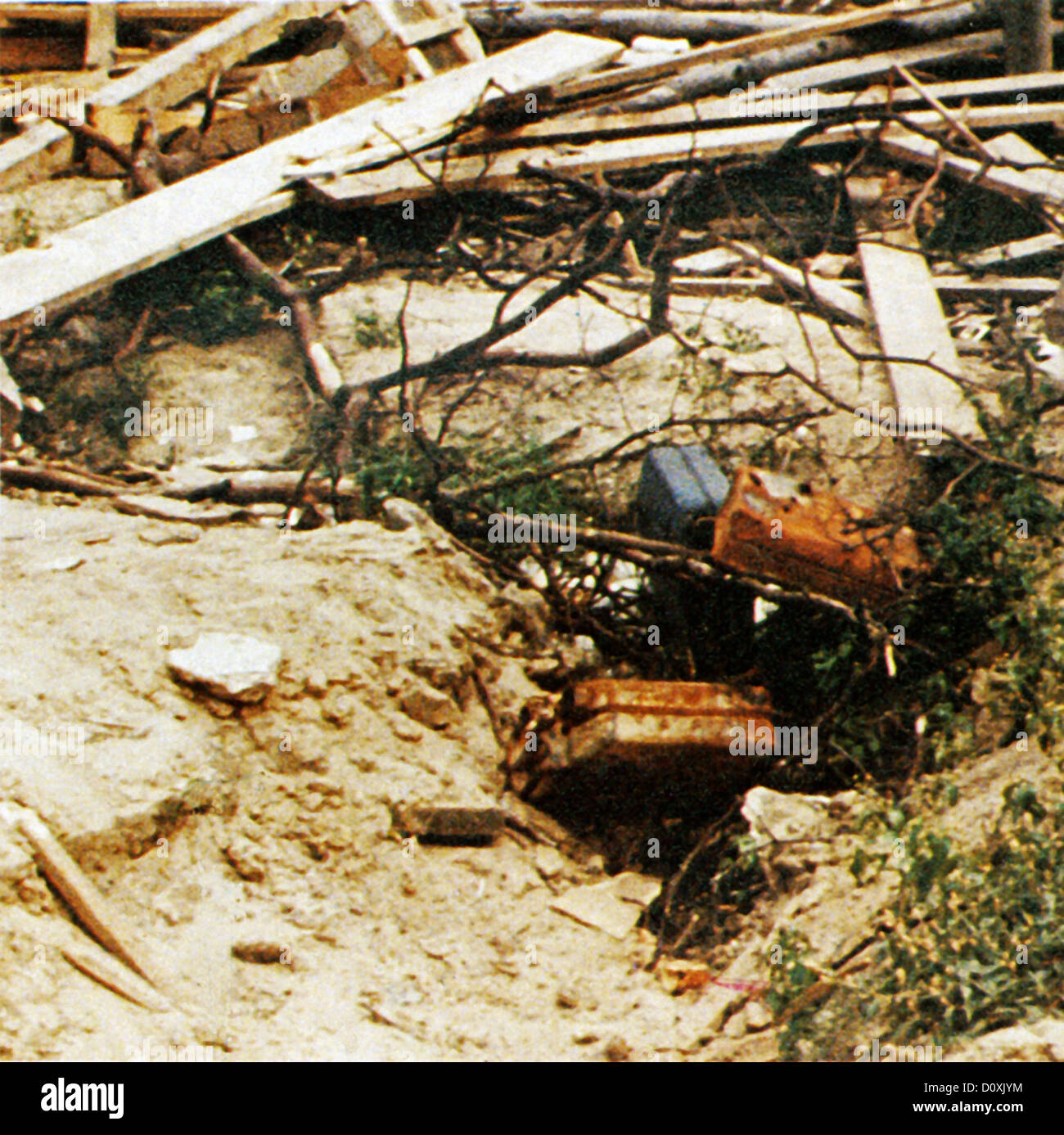 Hitler, tot, Berlin, 1945, Benzin, Container, brennen, Adolf Hitler, Eva Braun, Selbstmord, Kanzleramt, Deutschland, 1945, Weltkrieg Stockfoto