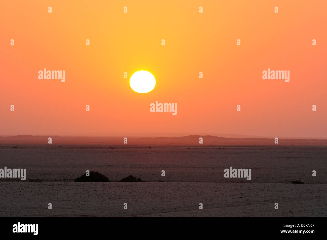Henties Bay, Namibia, Afrika, Skeleton Coast, Wüste, horizontal, Landschaft, Orange, Sonne, Sonnenuntergang, Sonnenuntergang Stockfoto