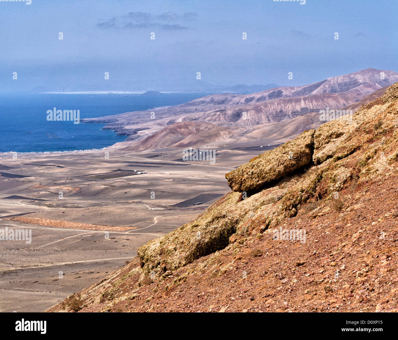 Spanien, Lanzarote, Playa Quemada, Los Ajaches, Berge, Landschaft, Wasser, Sommer, Berge, Hügel, Kanarische Inseln, Stockfoto