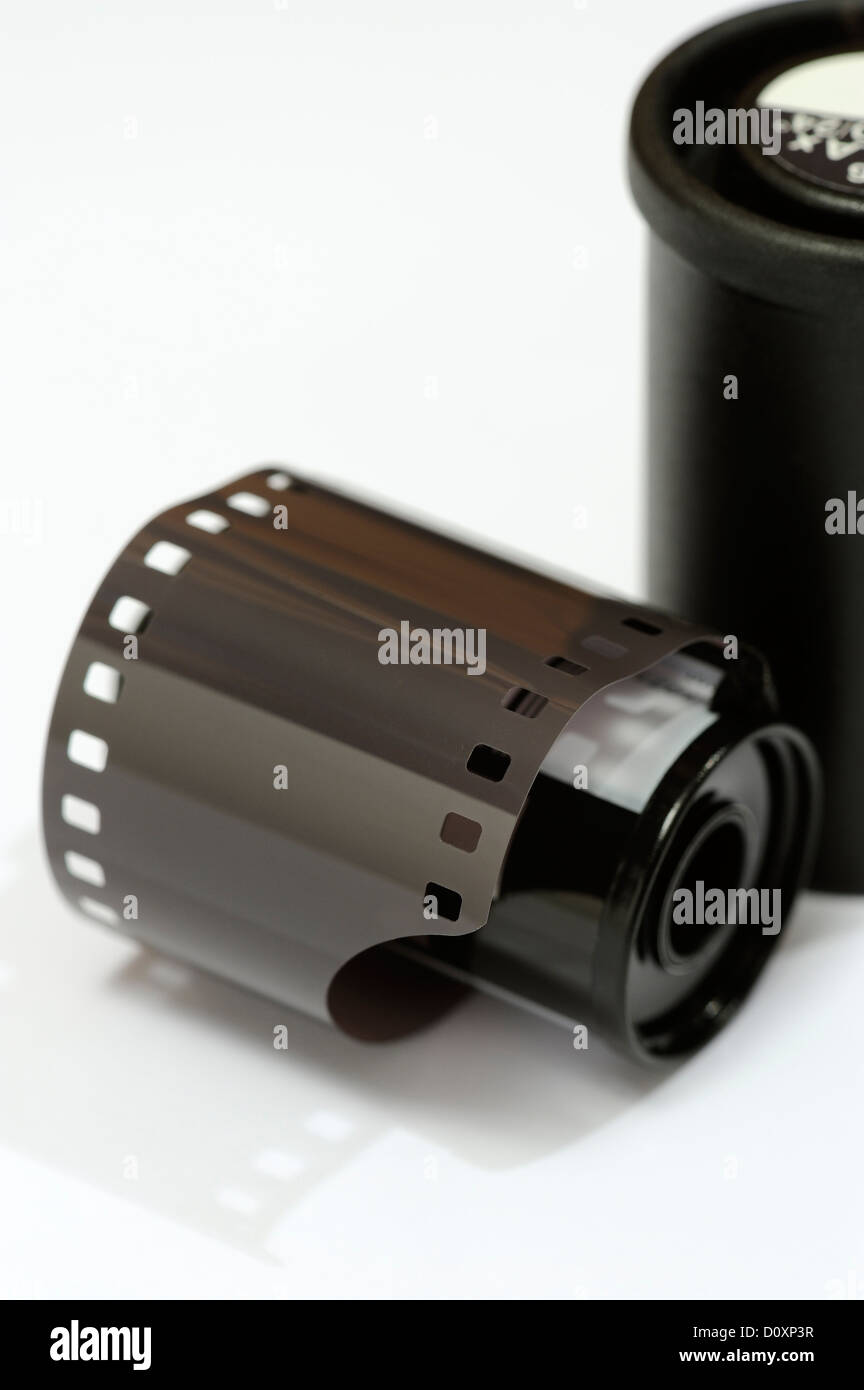 35mm schwarz-weiß-Filmkassette und Film können Stockfoto