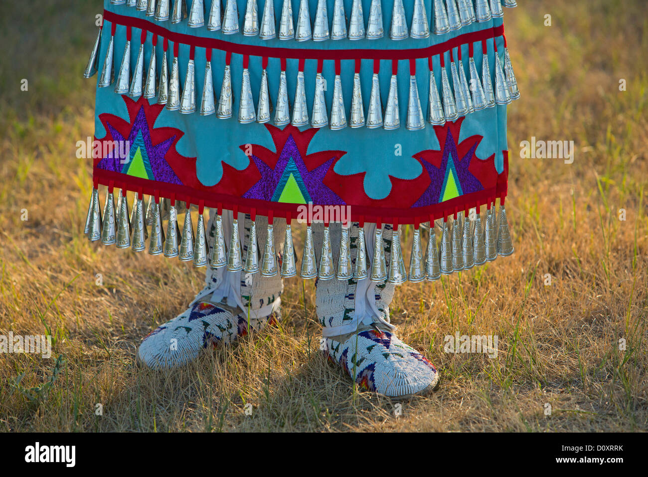 USA, USA, Amerika, Kleid, Mokassins, reich verzierten, details, Lakota, Souix, Modell, Ureinwohner, Indianer, Weiblich, Frau, Dr. Stockfoto