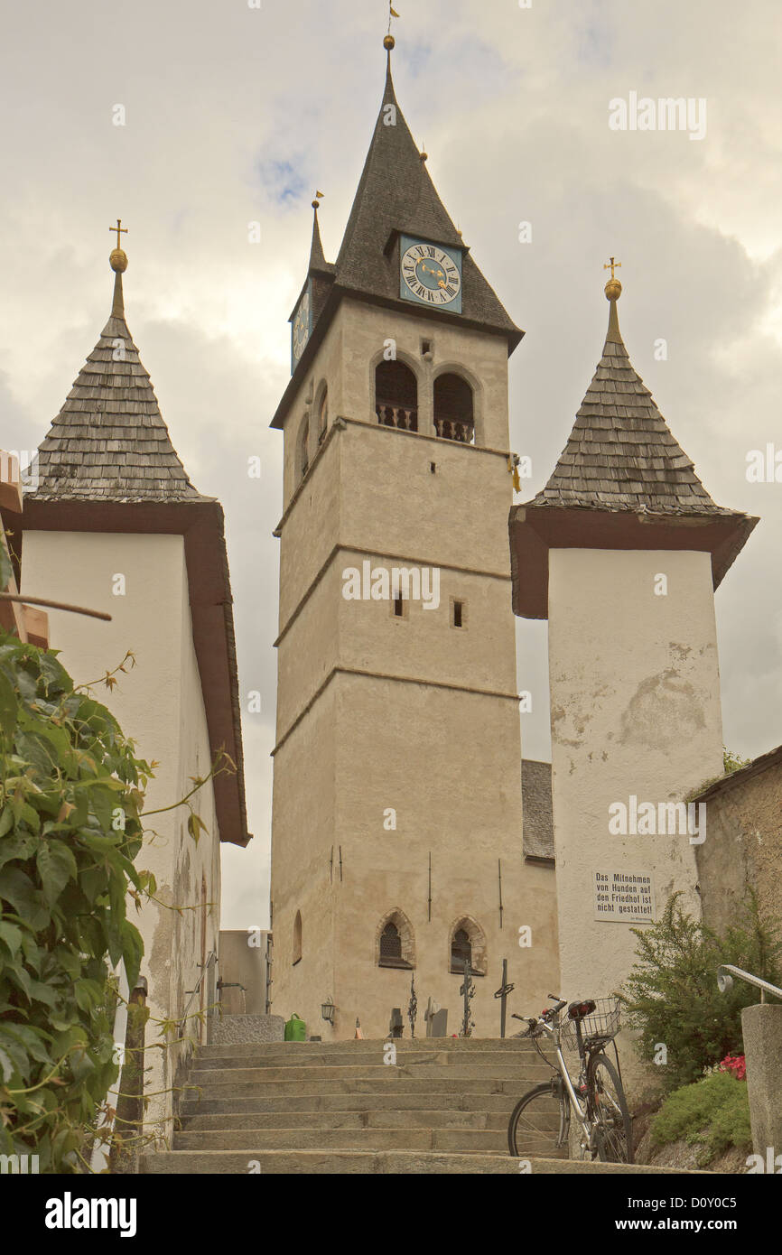 Österreich-Kitzbühel-Schritte zur Kirche Stockfoto