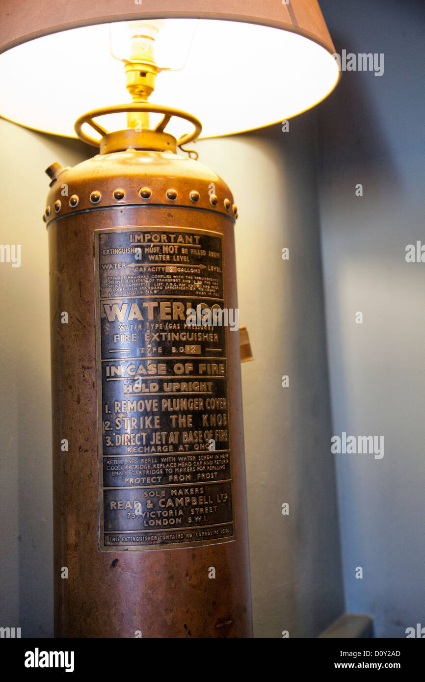 Waterloo Feuerlöscher als Lampe Stockfotografie - Alamy