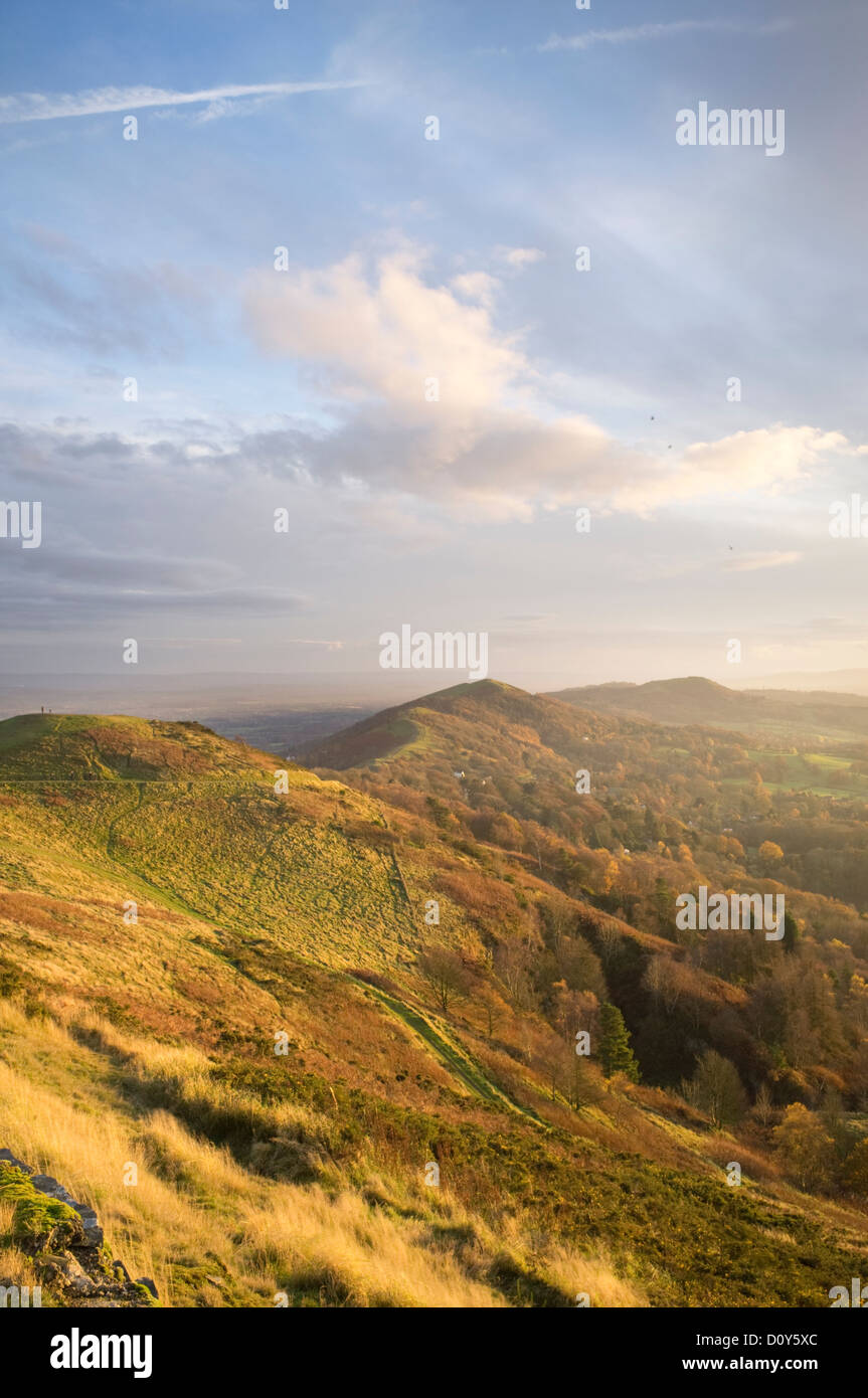 Malvern Hills im Abend Herbst Licht, aus Worcestershire Beacon, Worcestershire, England, Großbritannien Stockfoto