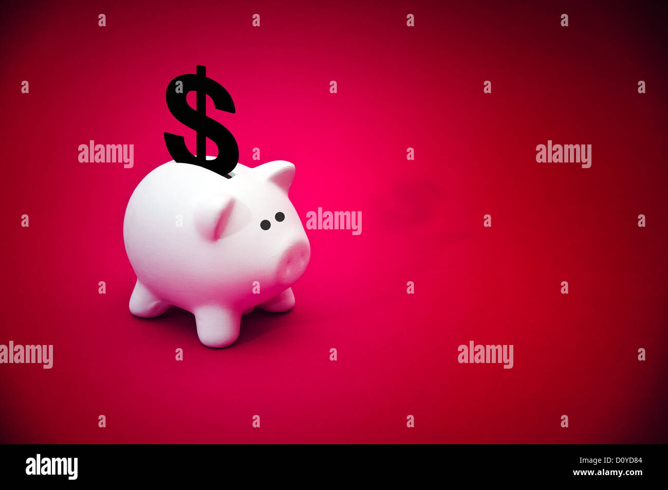 Schöne weiße Keramik Piggy Spardose mit Dollar-Symbol, Geld sparen-Konzept Stockfoto