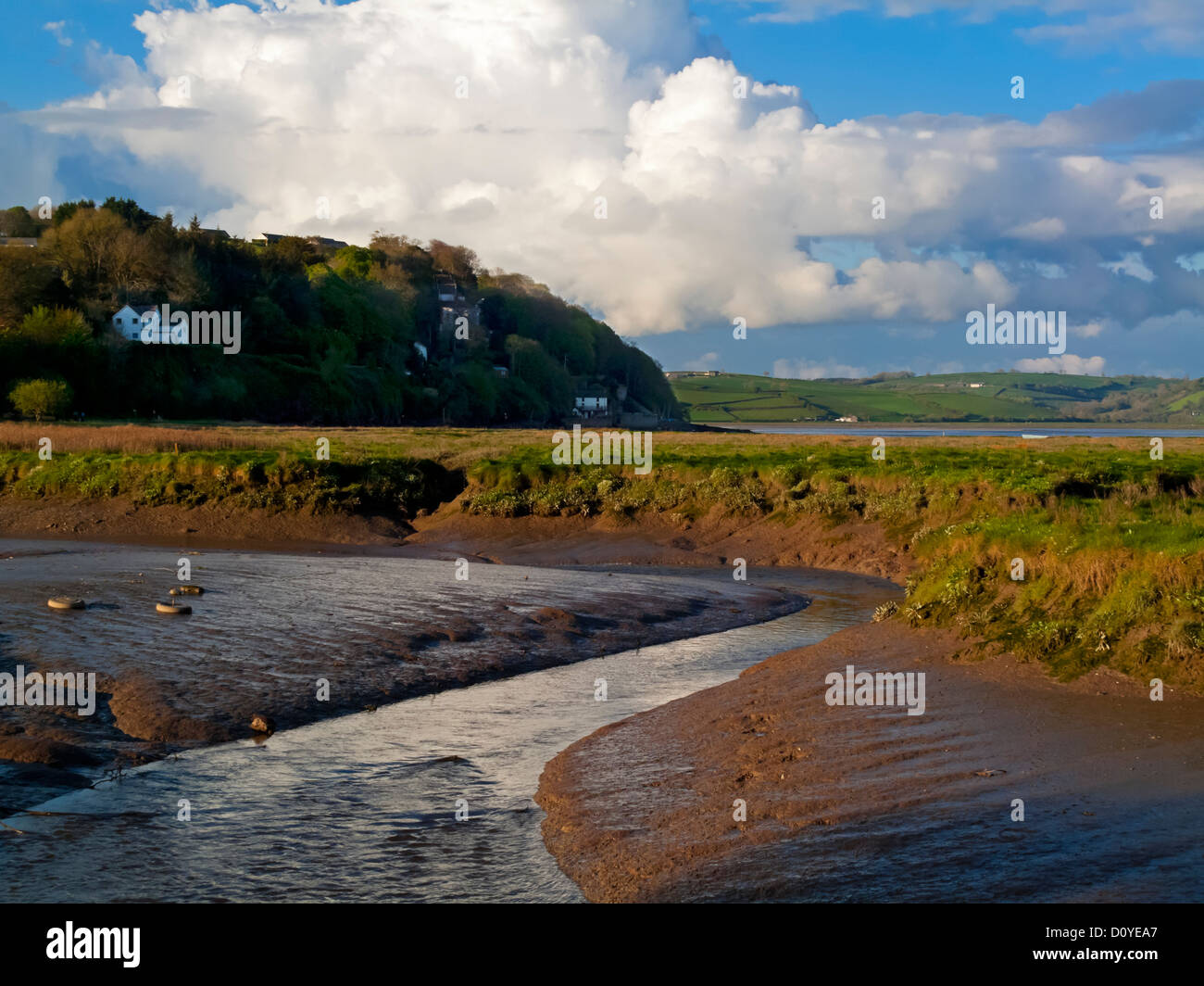 Gezeiten Wattenmeer an der Mündung des Flusses Taf in Laugharne Carmarthenshire South Wales UK ein Dorf, wo Schriftsteller Dylan Thomas lebte Stockfoto