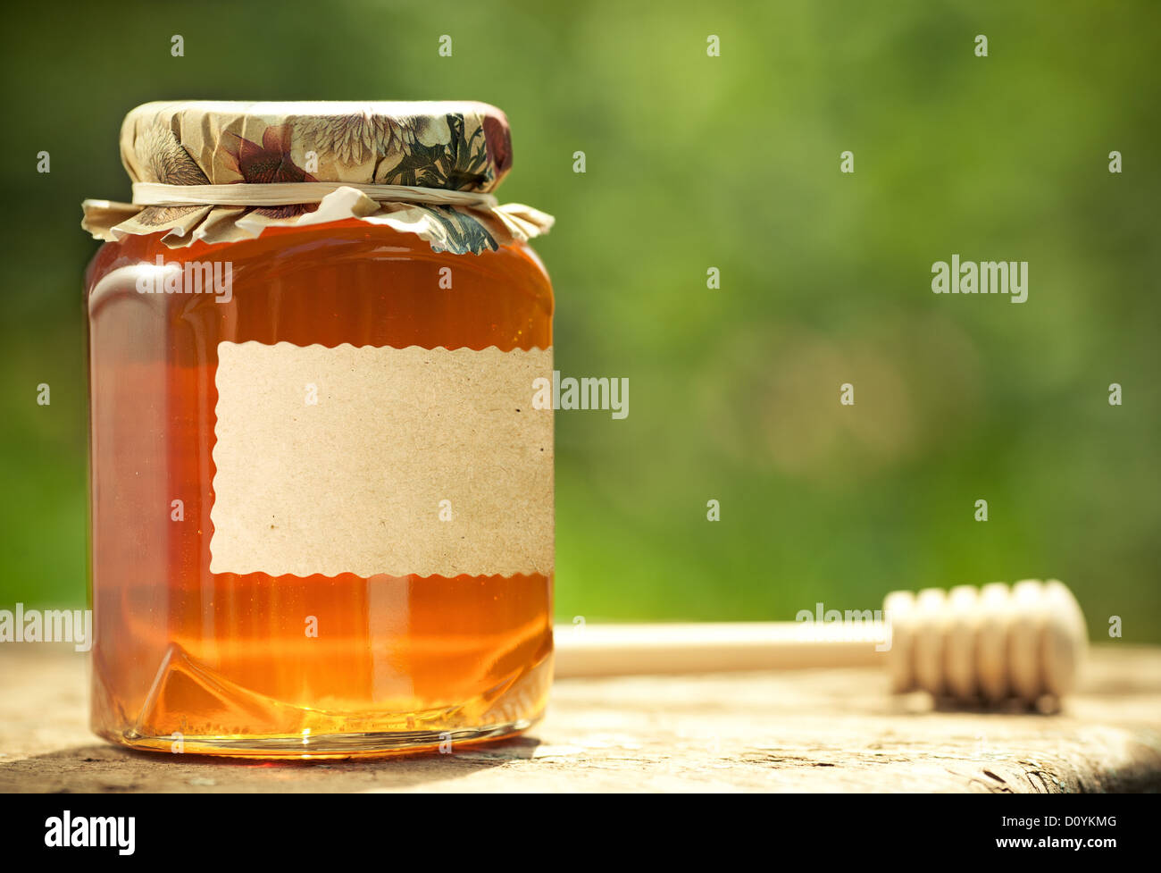 Blumiger Honig im Glas Stockfoto