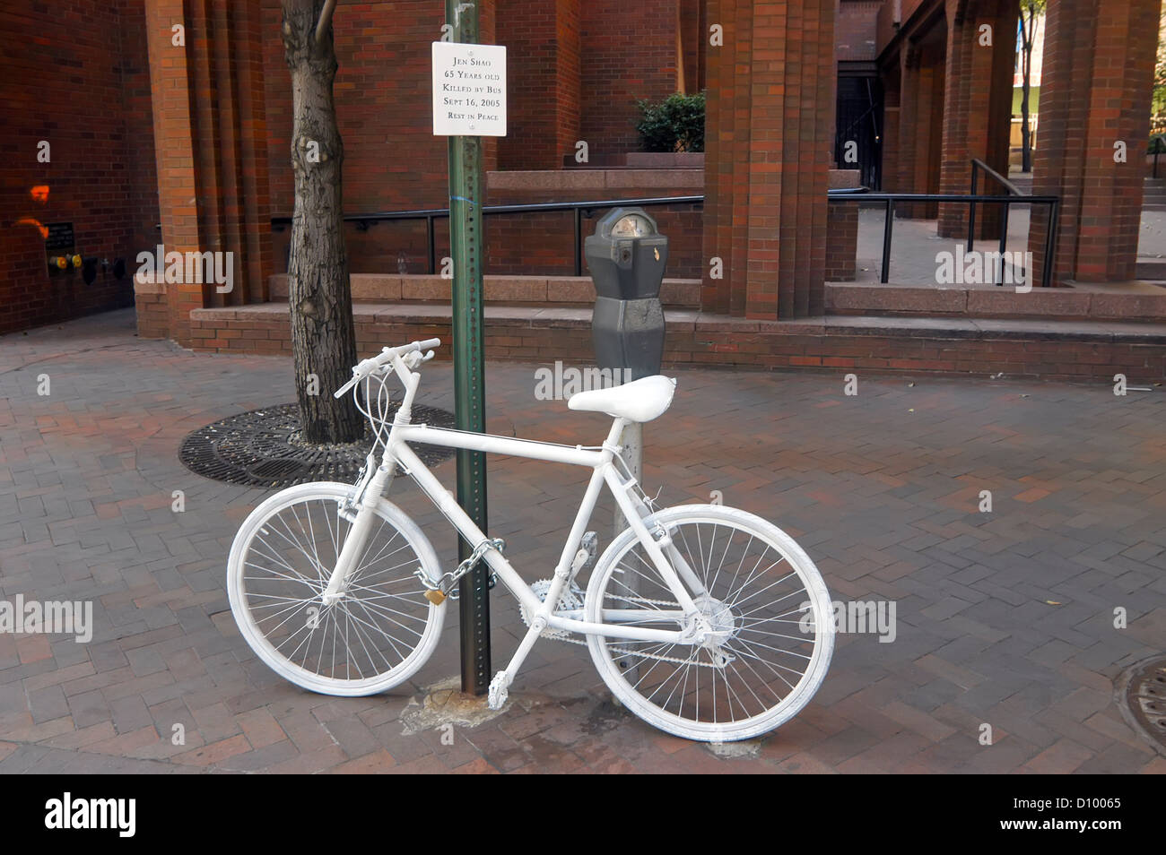 White Ghost Bike Denkmal für Jen Shao Stockfoto