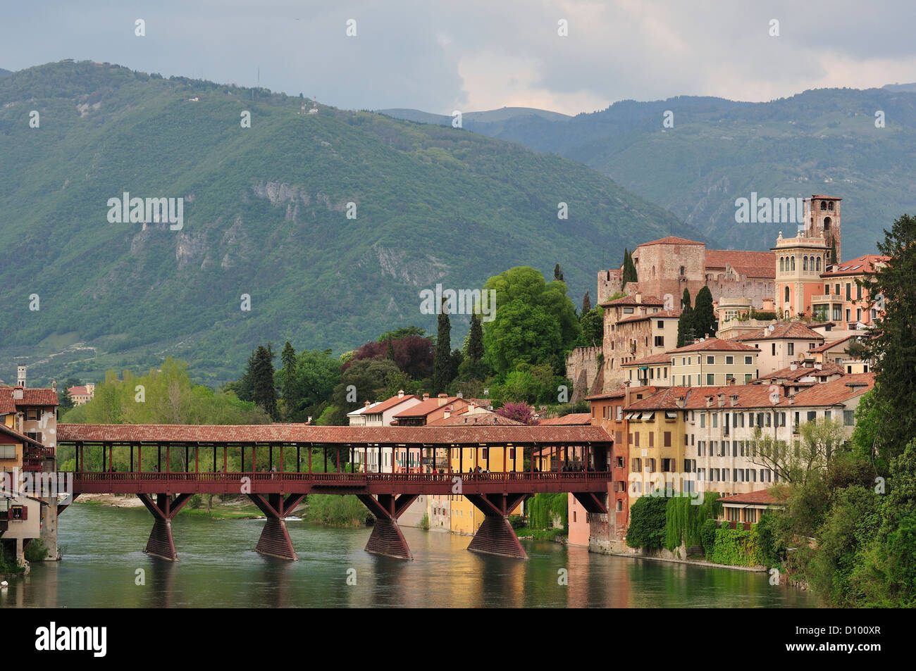 Sieg-Brücke, Fluss Brenta, Bassano del Grappa, Vicenza, Venetien, Italien Stockfoto