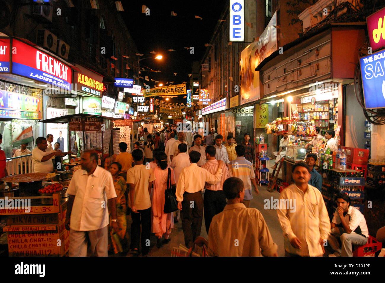 Nachtzeit einkaufen in der Nähe von New Market, in Kalkutta. Stockfoto