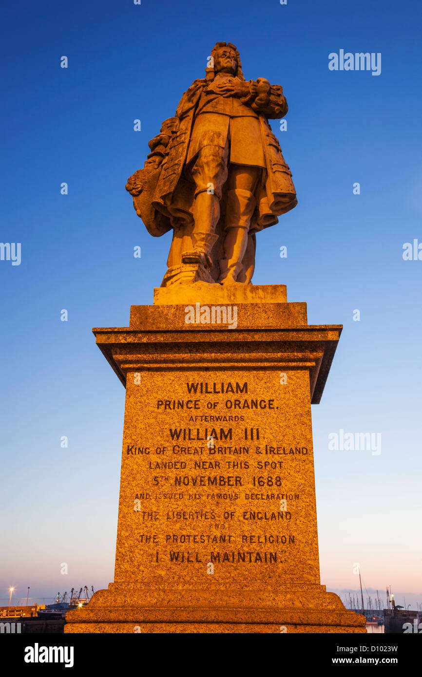 England, Devon, Brixham, Brixham Hafen, Statue von Wilhelm Prinz von Oranien, Wilhelm III. Stockfoto