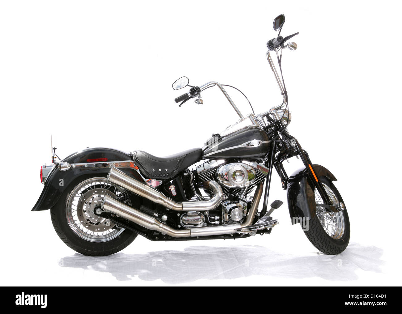 Schwarze Harley Davidson Motorrad Studio Ausschnitt Stockfoto