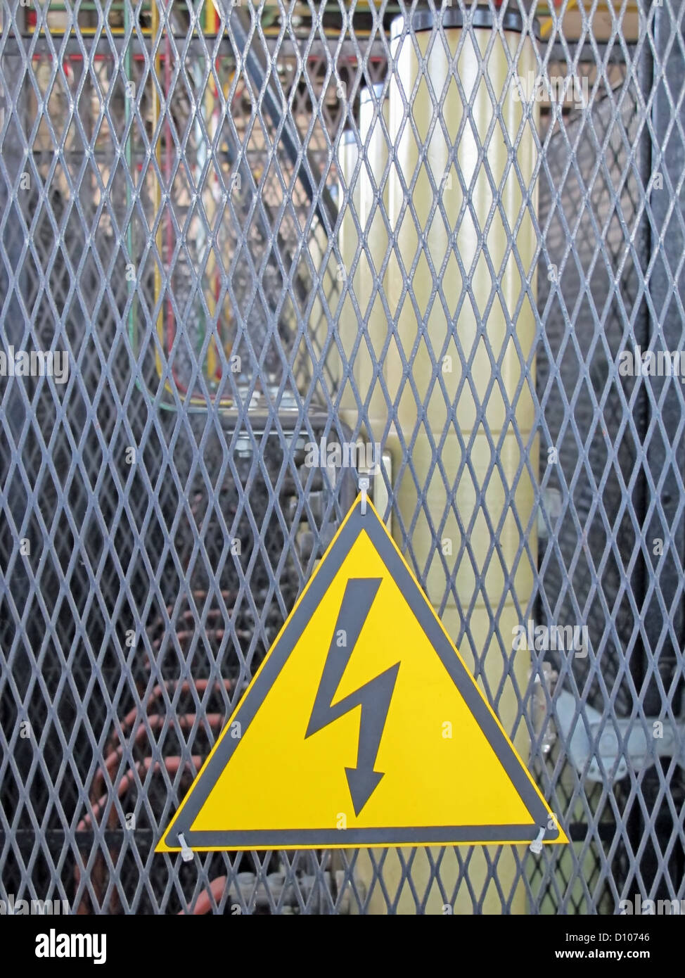 Anzeichen von Gefahr in einem Kraftwerk für die Erzeugung von elektrischer Energie Stockfoto