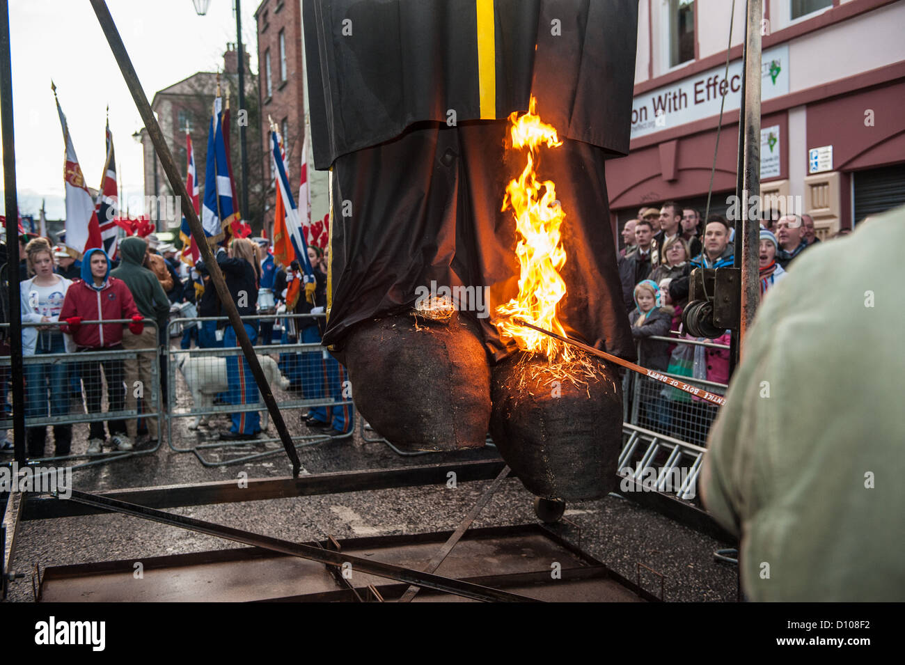 Die Verbrennung der ein Bildnis von Lundy beim Schließen der Tore Zeremonie in Londonderry, Samstag, 1. Dezember 2012 Stockfoto