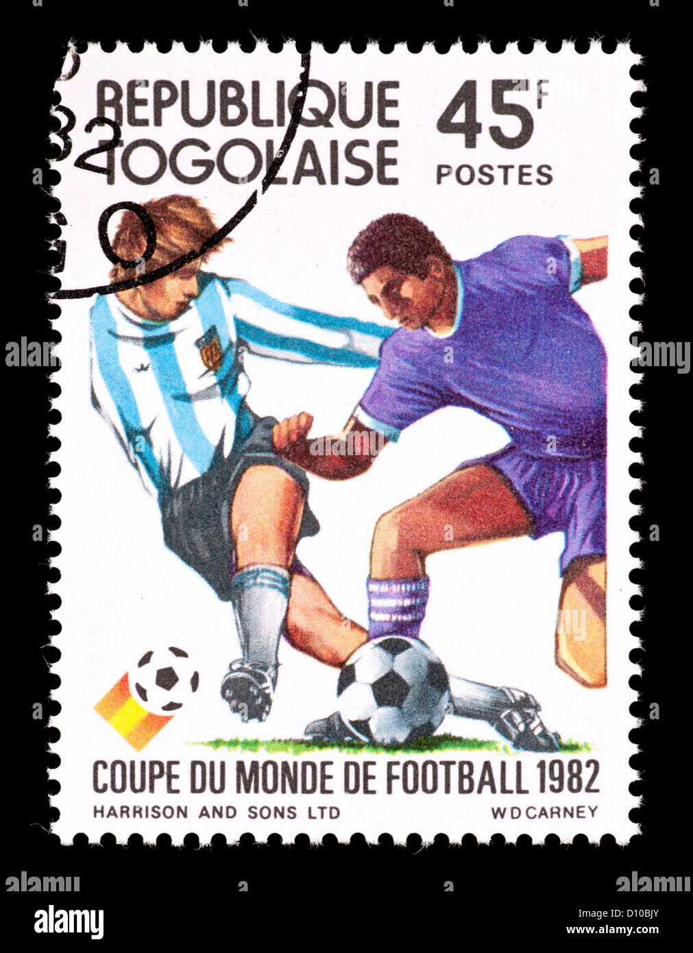 Briefmarke aus Togo Darstellung zwei Fußball-Spieler, für die Fußball WM 1982 (1982) ausgestellt. Stockfoto