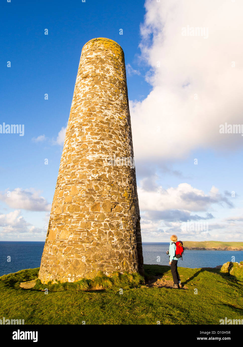 Ein Turm am Stepper Point in der Nähe von Padstow, Cornwall, UK. Stockfoto