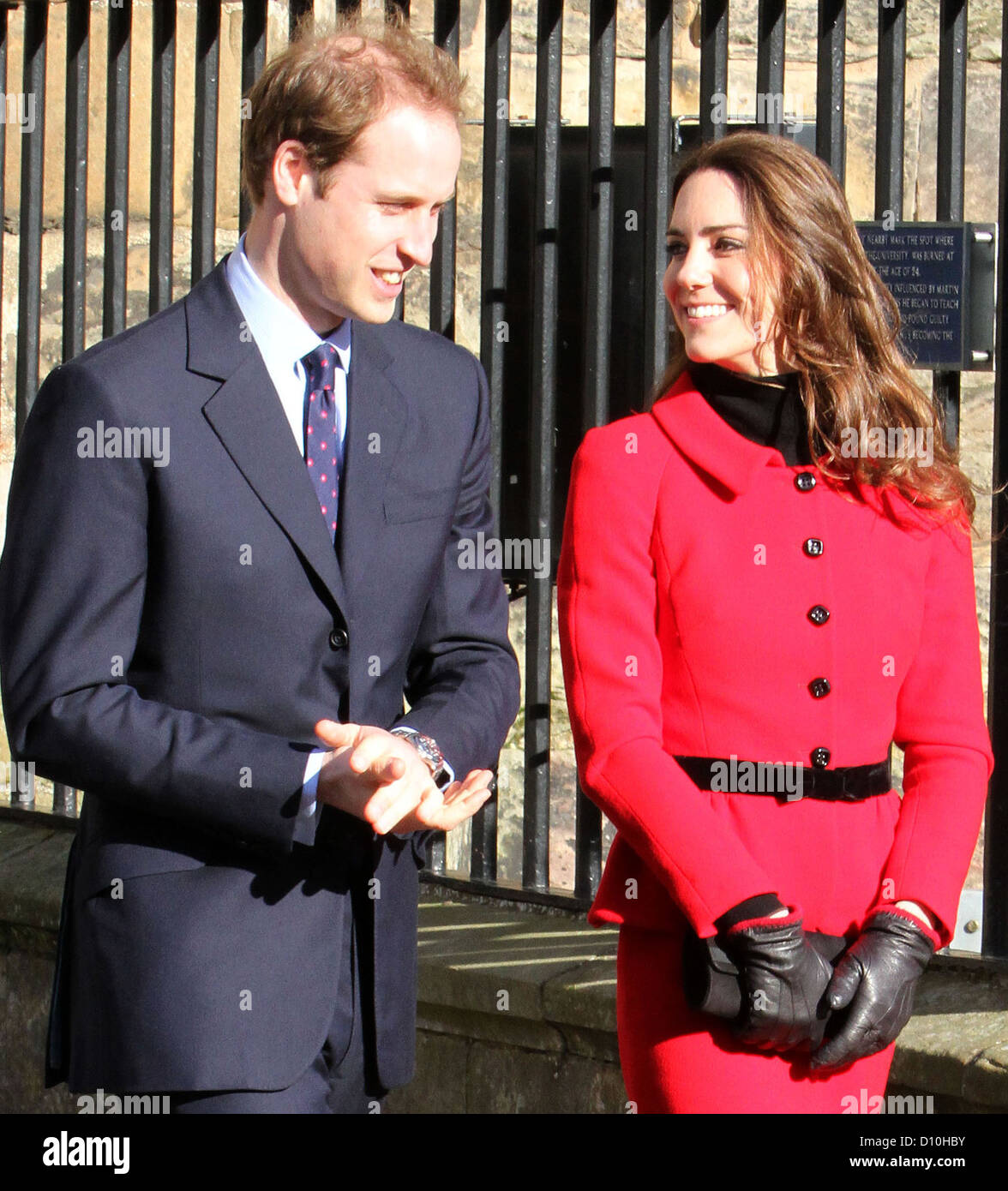 Englisch Prinz William besucht der University of St. Andrews als Schirmherr des 600. Annivarsary Appeal mit Miss Kate Middleton in St. Andrews, Schottland, 25. Februar 2011. Foto: RPE-Albert Nieboer Stockfoto