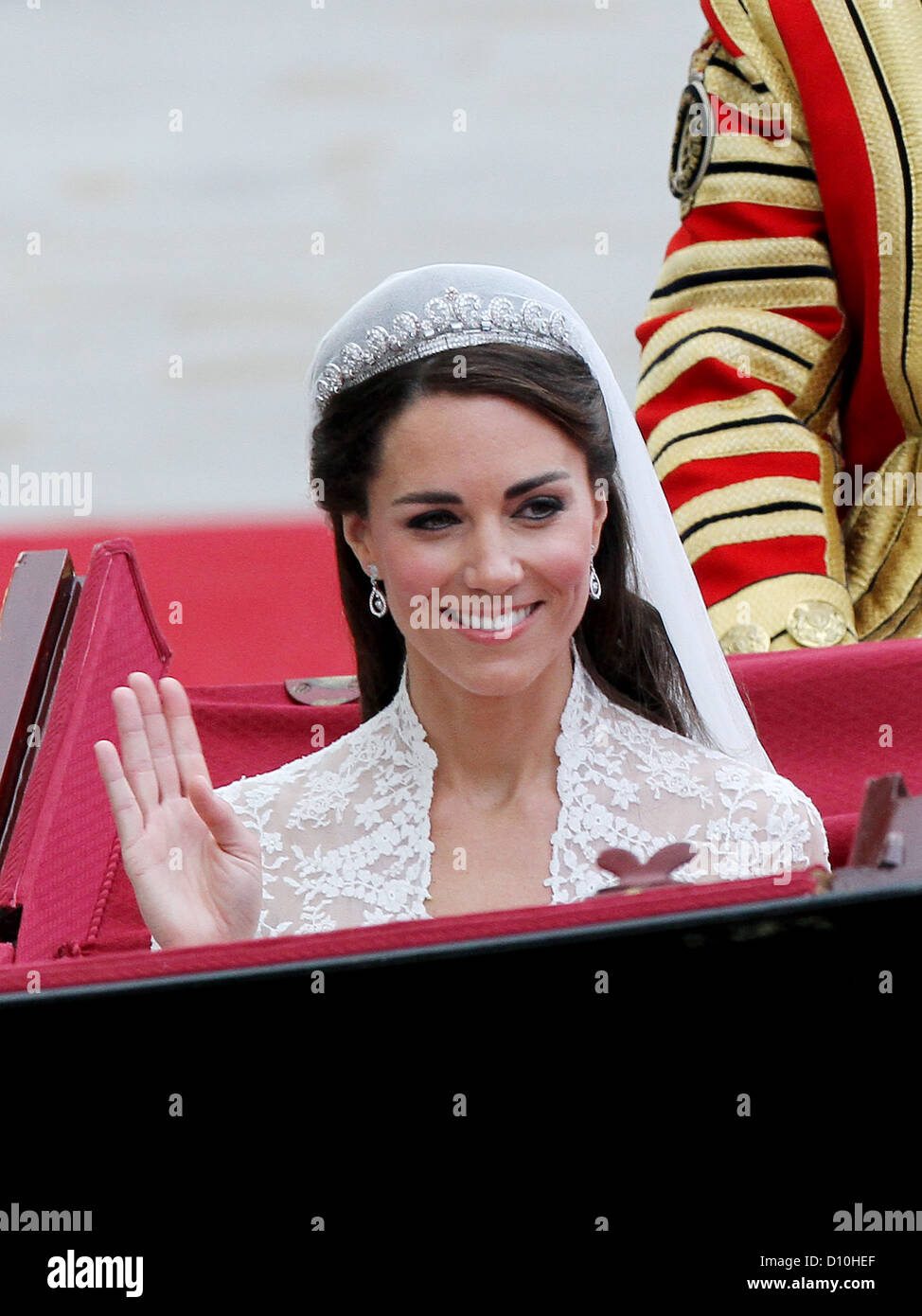 Prinzessin Catherine verlassen die Westminster Abbey in einer Kutsche nach ihrer Trauung in London, Großbritannien, 29. April 2011. Rund 1.900 Gäste folgten die königlichen Trauung von Prinz William und Kate Middleton in der Kirche. Foto: Patrick van Katwijk Stockfoto