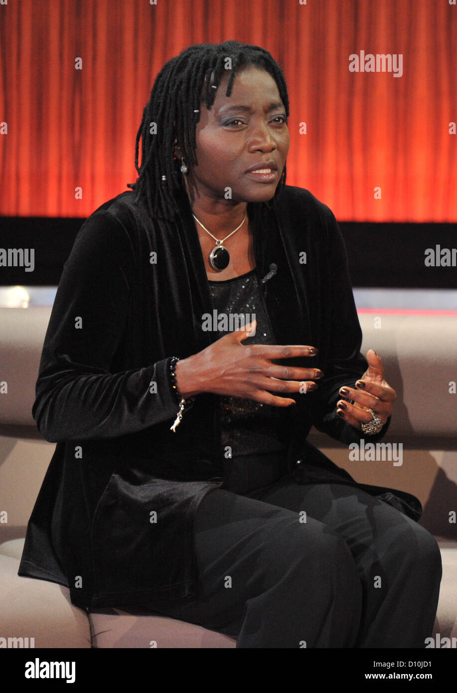 Kenyian German Studies-Spezialist, Soziologe, Journalist und Schwester von US-Präsident Barak Obama, Auma Obama, nimmt an den jährlichen Beitrag zeigen "Menschen 2012" (People of 2012), ausgestrahlt am öffentlichen Fernsehsender ZDF in München, Deutschland, 2. Dezember 2012, Foto: Marc Mueller Stockfoto