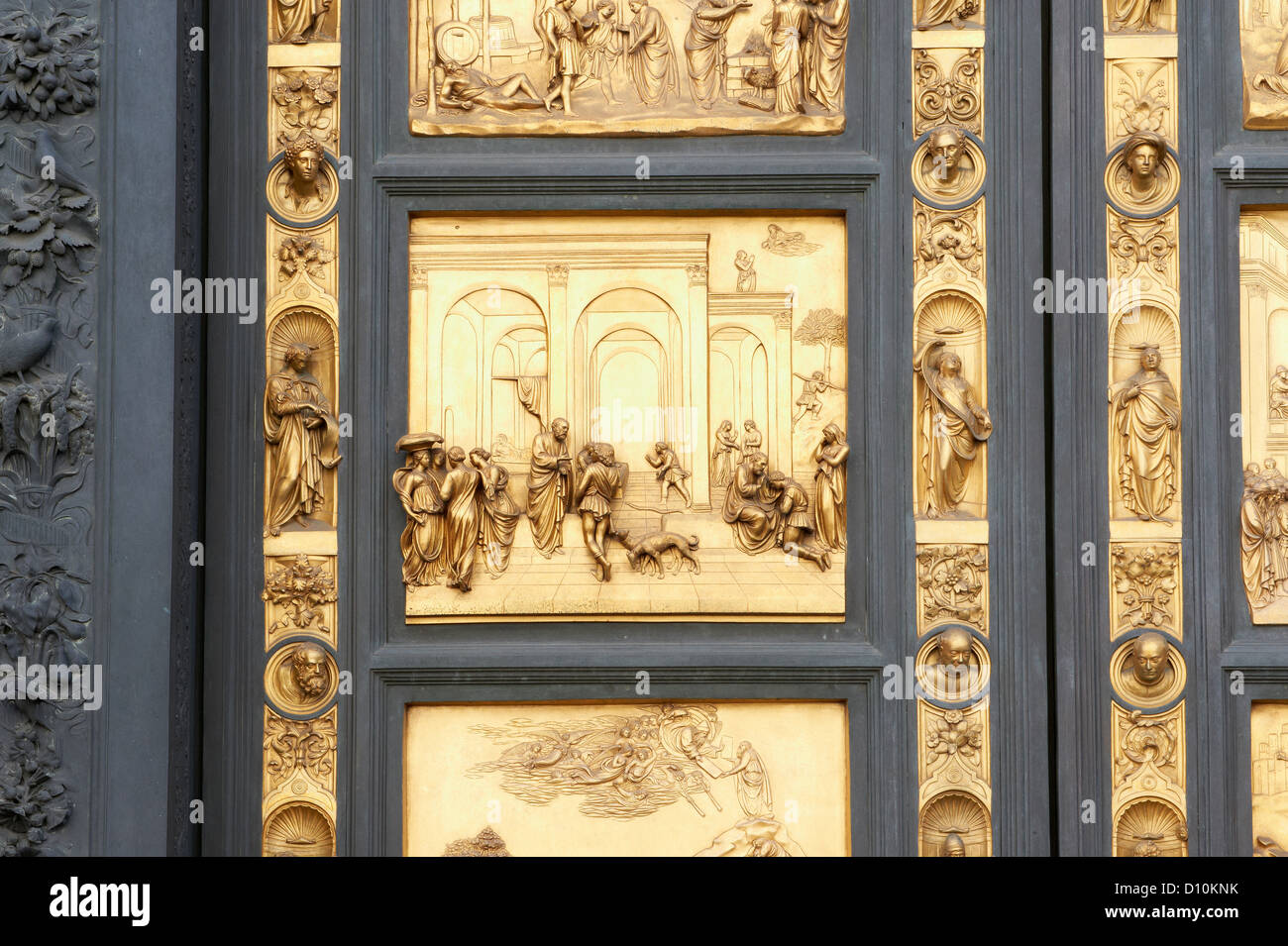Reliefs der vergoldeter Bronze mittelalterliche Tür des Baptisteriums von Florenz, Battistero di San Giovanni Stockfoto