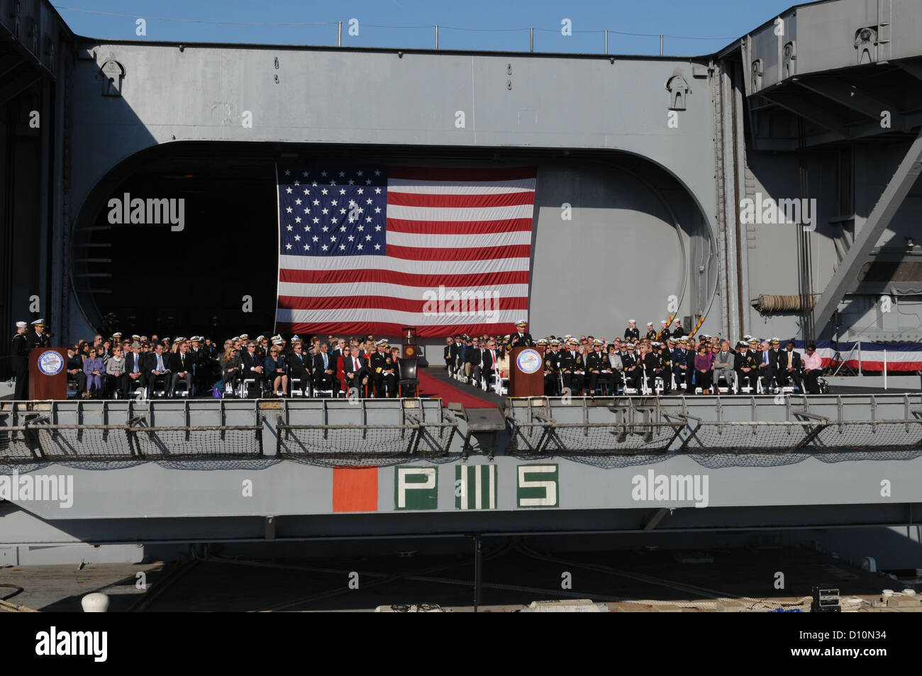 Chief of Naval Operations (CNO) ADM Jonathan W. Greenert beteiligt sich an der Inaktivierung Zeremonie Stockfoto