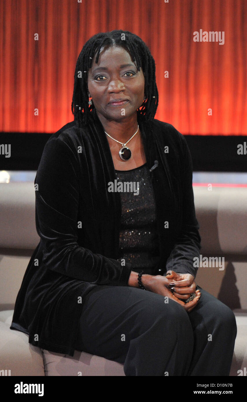Kenyian German Studies-Spezialist, Soziologe, Journalist und Schwester von US-Präsident Barak Obama, Auma Obama, nimmt an den jährlichen Beitrag zeigen "Menschen 2012" (People of 2012), ausgestrahlt am öffentlichen Fernsehsender ZDF in München, Deutschland, 2. Dezember 2012, Foto: Marc Mueller Stockfoto