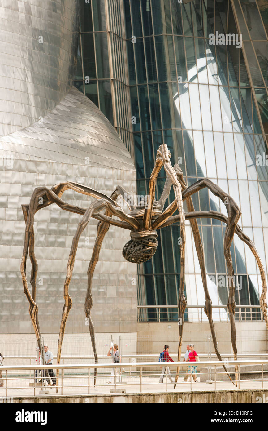 Maman ist eine Skulptur der Künstlerin Louise Bourgeois im Guggenheim-Museum von Frank Gehry, Pais Vasco, Bilbao, Spanien Stockfoto