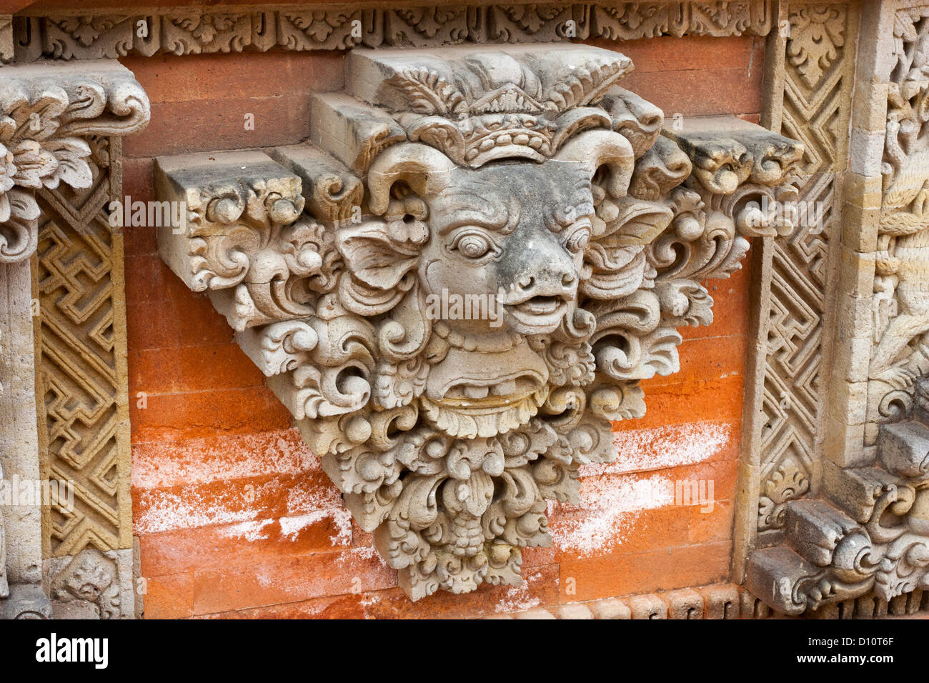 gestalteten Kuhkopf auf hindu-Tempel in Bali Stockfoto