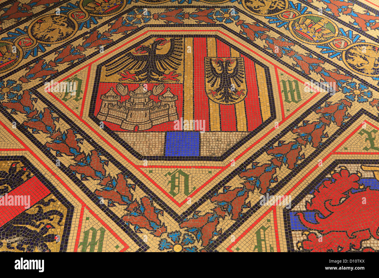 Das Wappen der belgischen Provinz Antwerpen auf dem Boden des Eingangs in die königliche Krypta in Laeken, Belgien Stockfoto