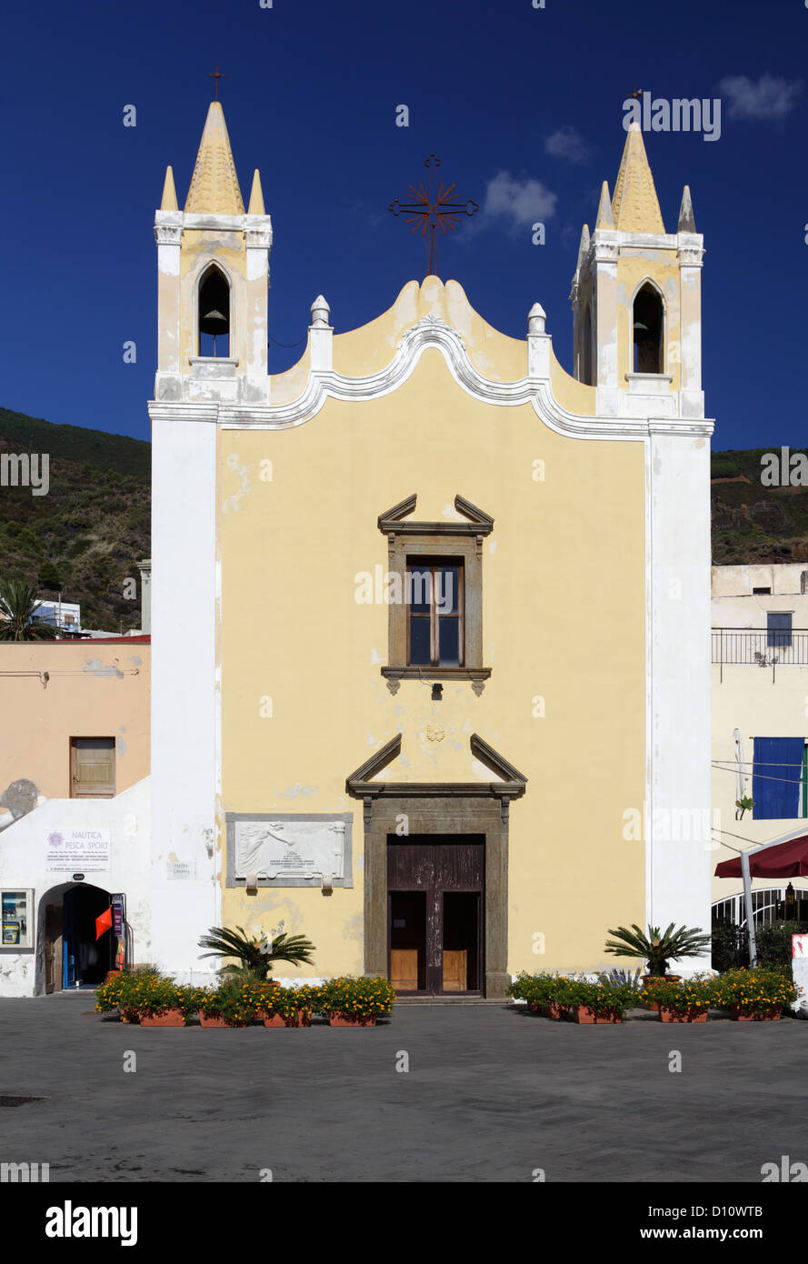 Der Immacolata Kirche von Santa Marina Salina Dorf, Insel Salina, äolische Inseln, Sizilien, Italien Stockfoto