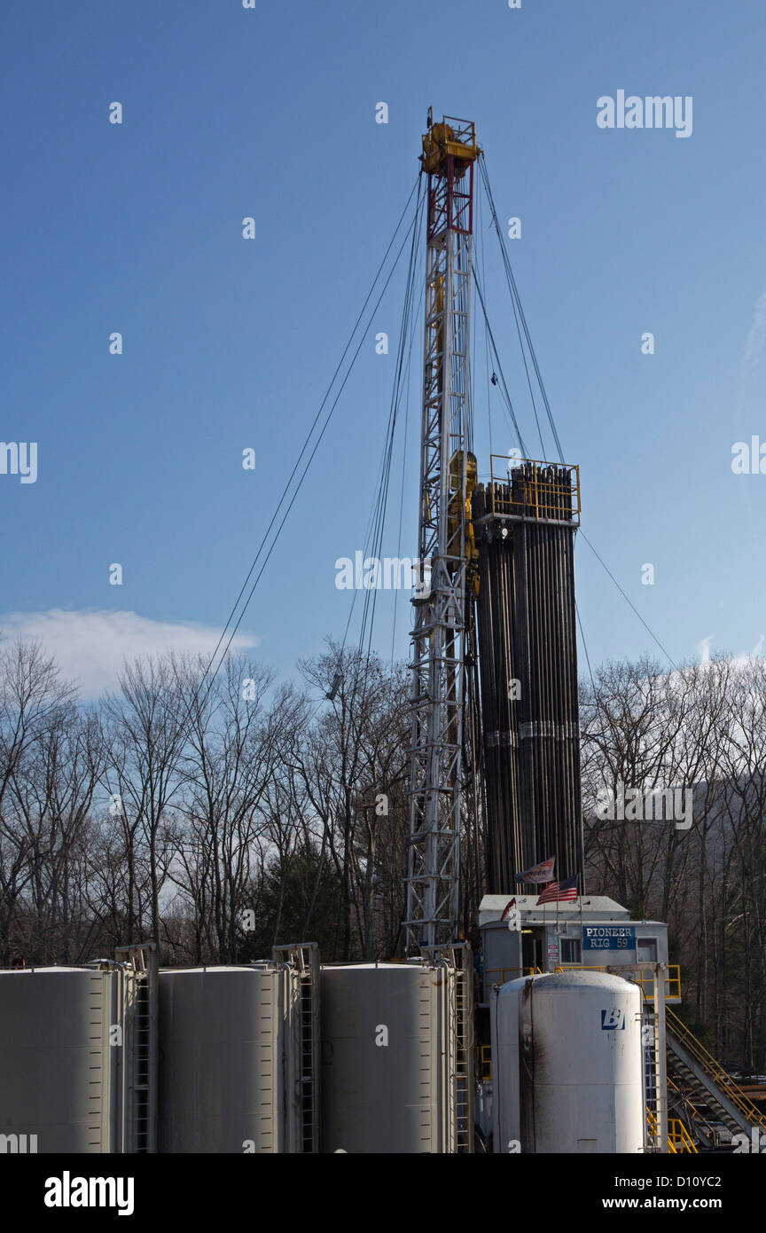 Erdgas wird auch für Hydraulic Fracturing (Fracking) in ländlichen Pennsylvania gebohrt Stockfoto