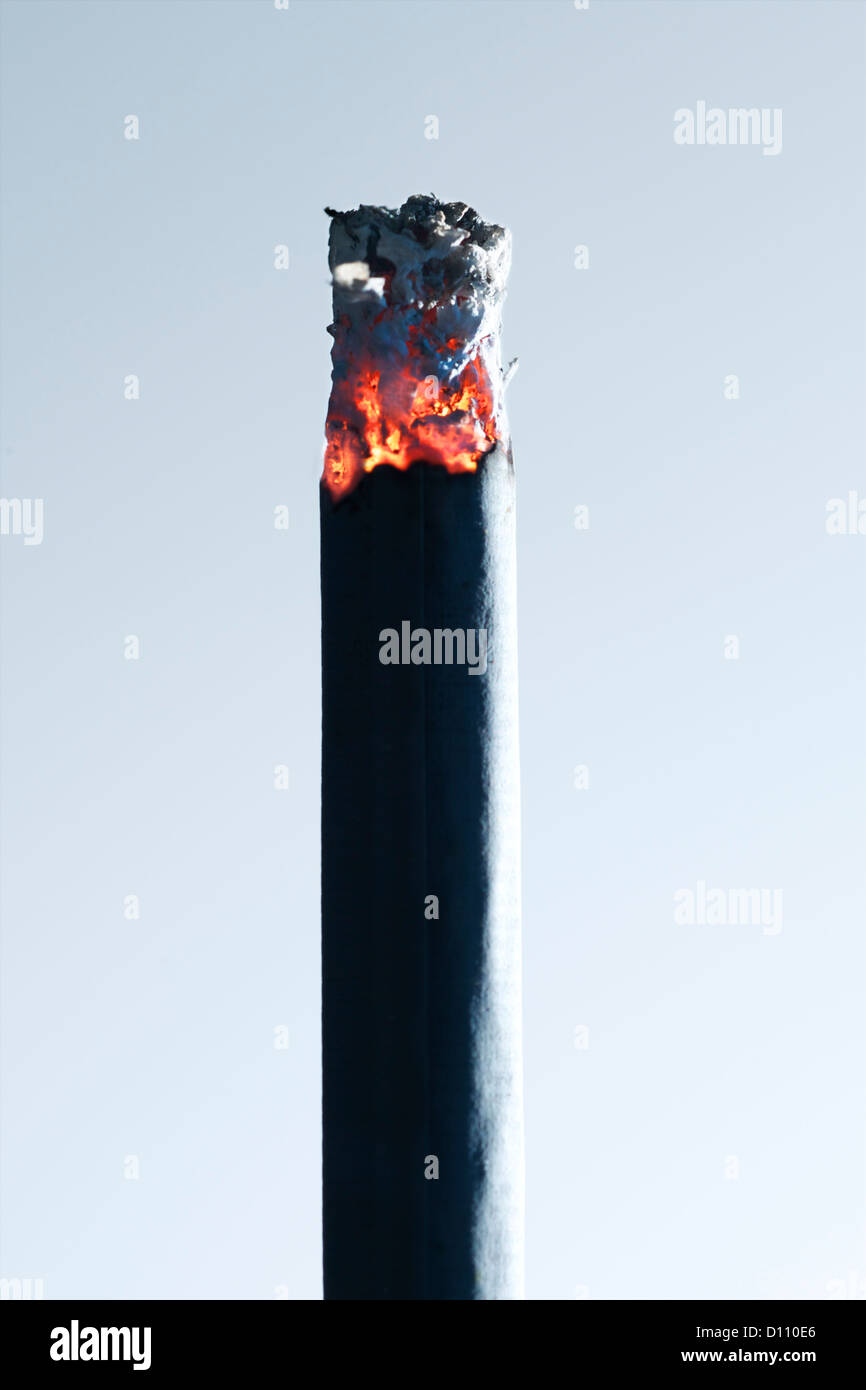 Brennende Zigarette Stockfoto
