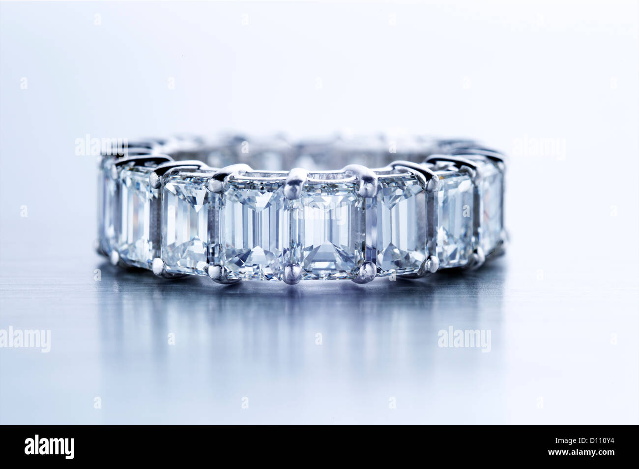 Diamant-Ring mit baguettes Stockfoto