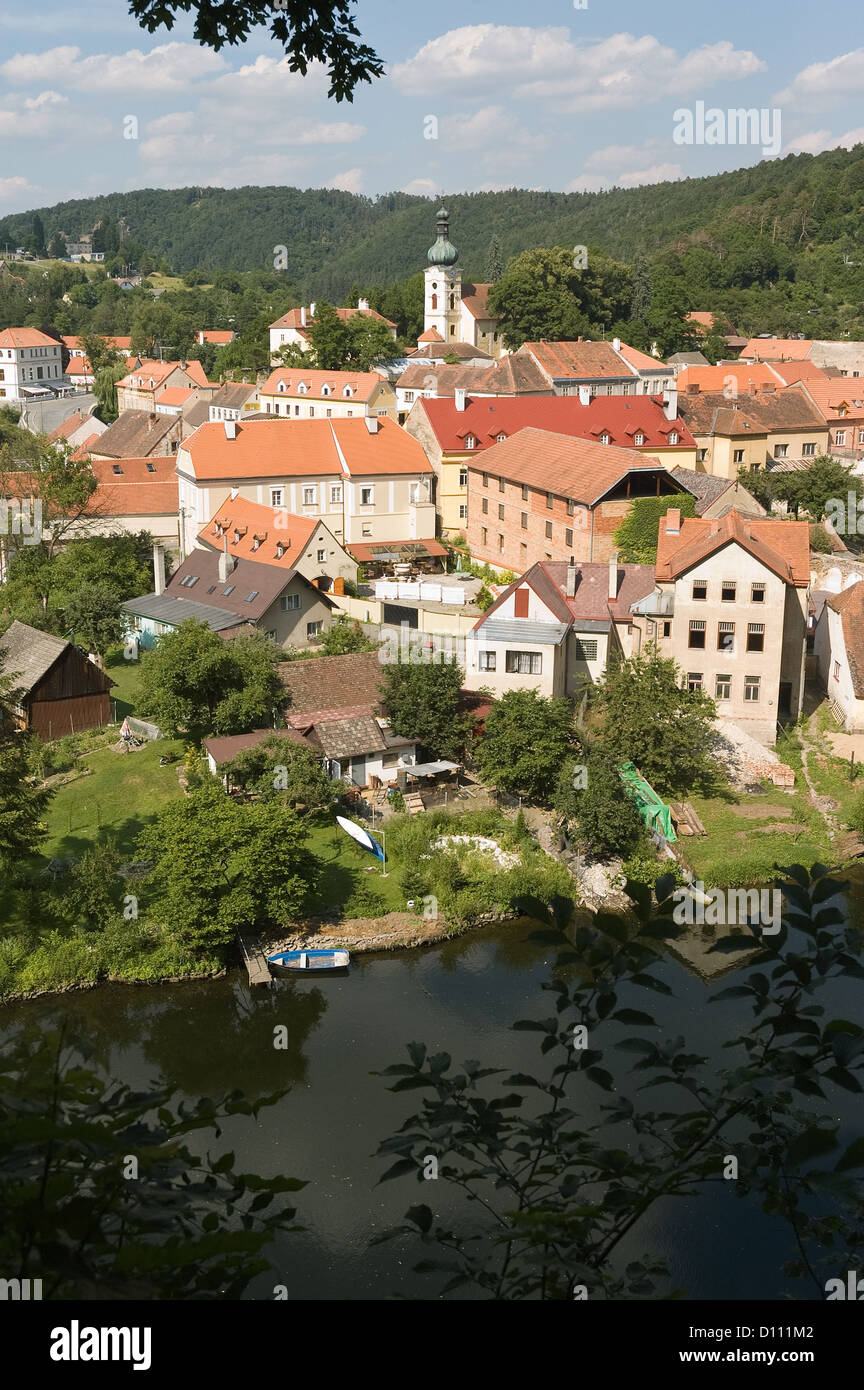 Elk188-3517v Tschechien, Vranov nad Dyji, Stadt von Westen über Dyiji Fluss Stockfoto