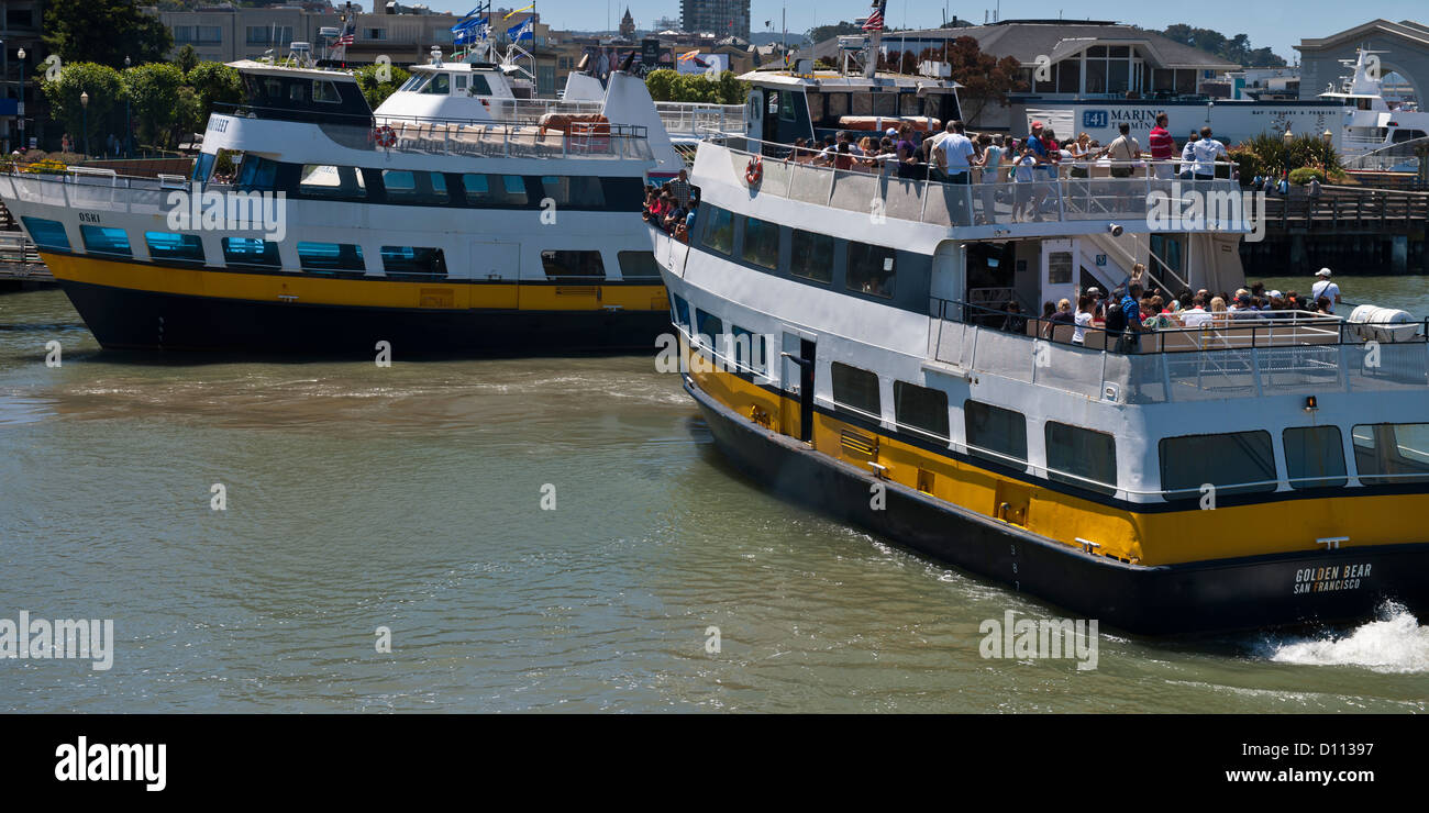 Fähre-Action rund um Pier 39 in San Francisco Stockfoto