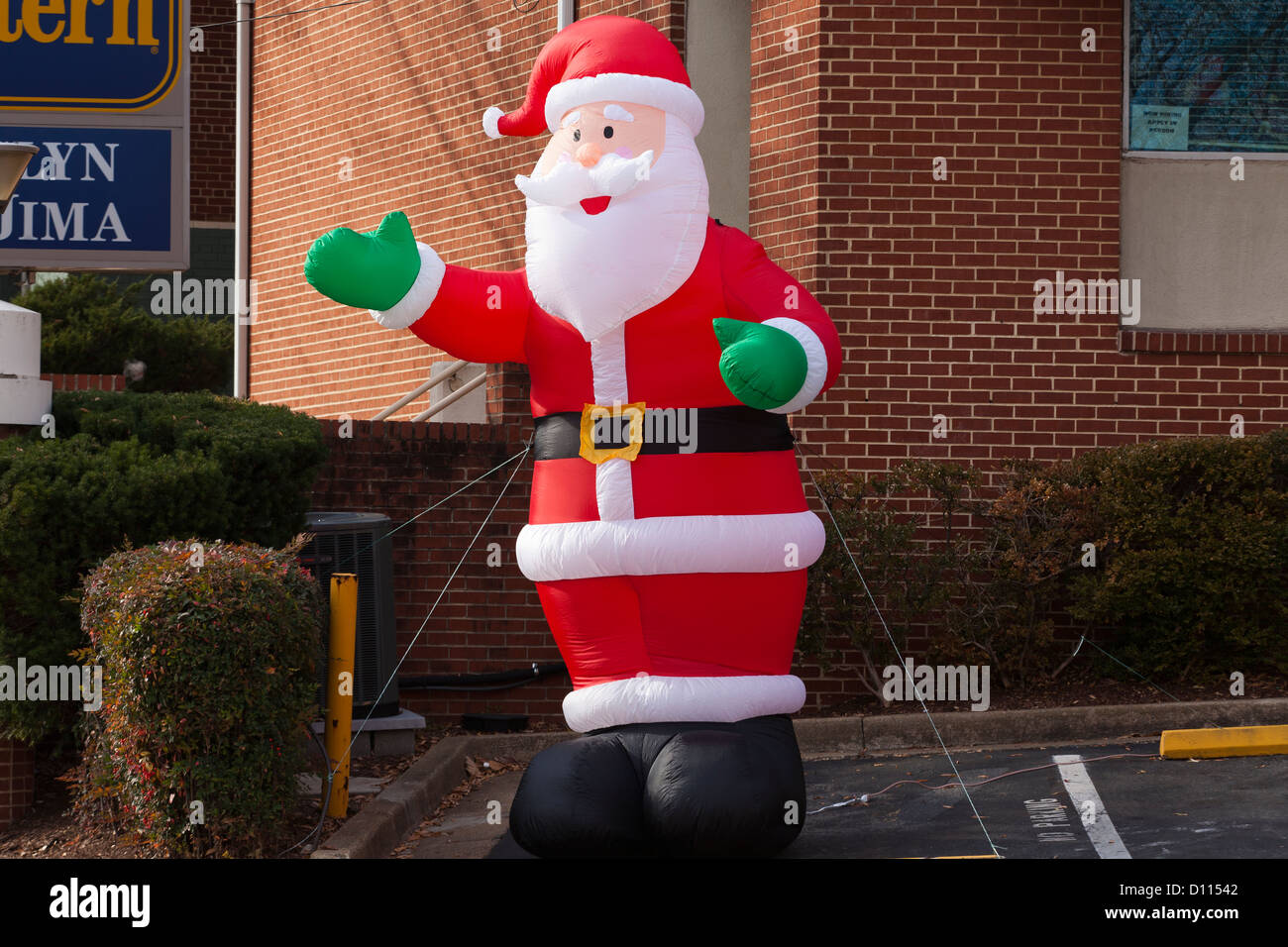 Aufblasbarer Weihnachtsmann display Stockfoto