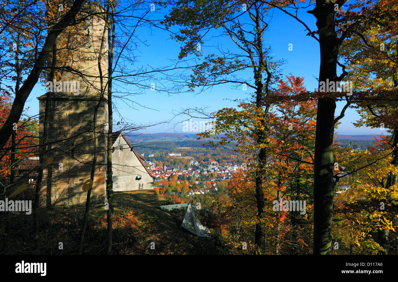 Stadtpanorama Und Kaiser-Karls-Turm der Ruine der Iburg in Bad Driburg ...
