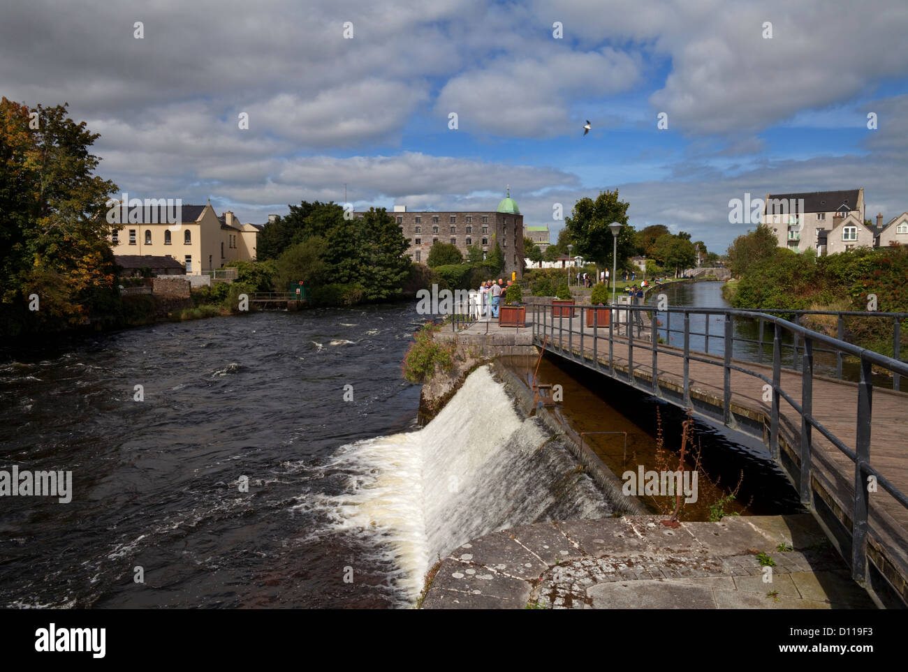 Salmon leap Fotos und Bildmaterial in hoher Auflösung Alamy